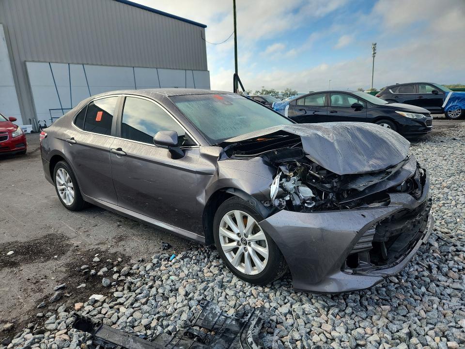 2018 Toyota Camry მანქანა იყიდება აუქციონზე, vin: 4T1B11HK5JU153836, აუქციონის ნომერი: 70277316
