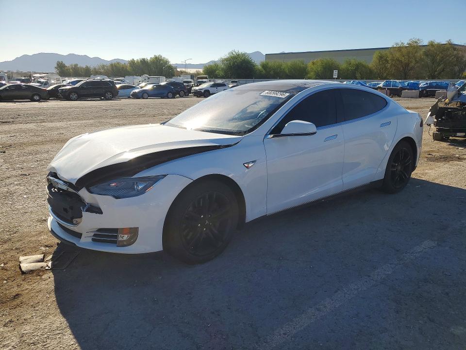 68099296 :رقم المزاد ، 5YJSA1CN3DFP04123 vin ، 2013 Tesla Model S مزاد بيع