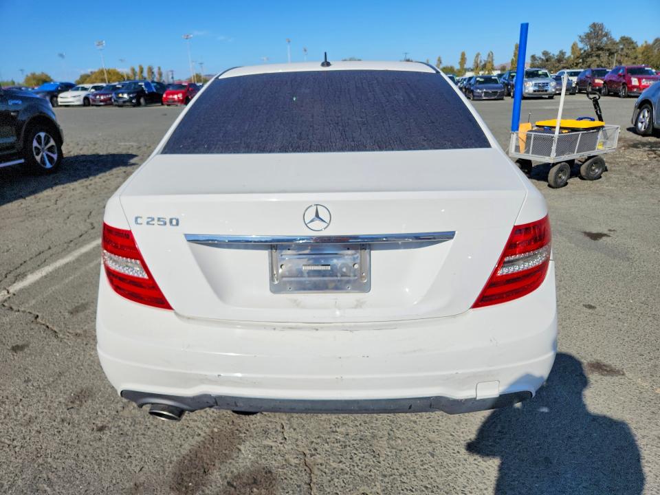 Продажа на аукционе авто 2013 Mercedes-benz C, vin: WDDGF4HB5DA747481, номер лота: 68175866