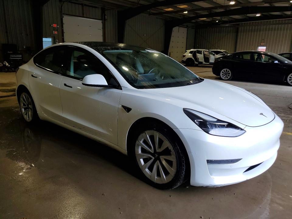 2022 Tesla Model 3 მანქანა იყიდება აუქციონზე, vin: 5YJ3E1EA5NF372335, აუქციონის ნომერი: 70709936