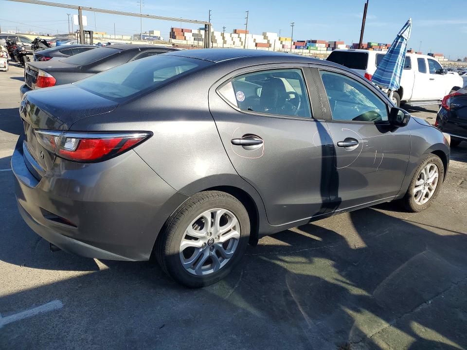 70812576 :رقم المزاد ، 3MYDLBYV0HY163092 vin ، 2017 Toyota Yaris Ia مزاد بيع
