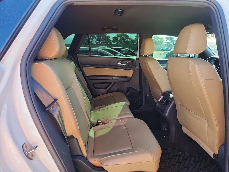 69622676 :رقم المزاد ، 1V21E2CA3LC221972 vin ، 2020 Volkswagen Atlas Cross Sport مزاد بيع