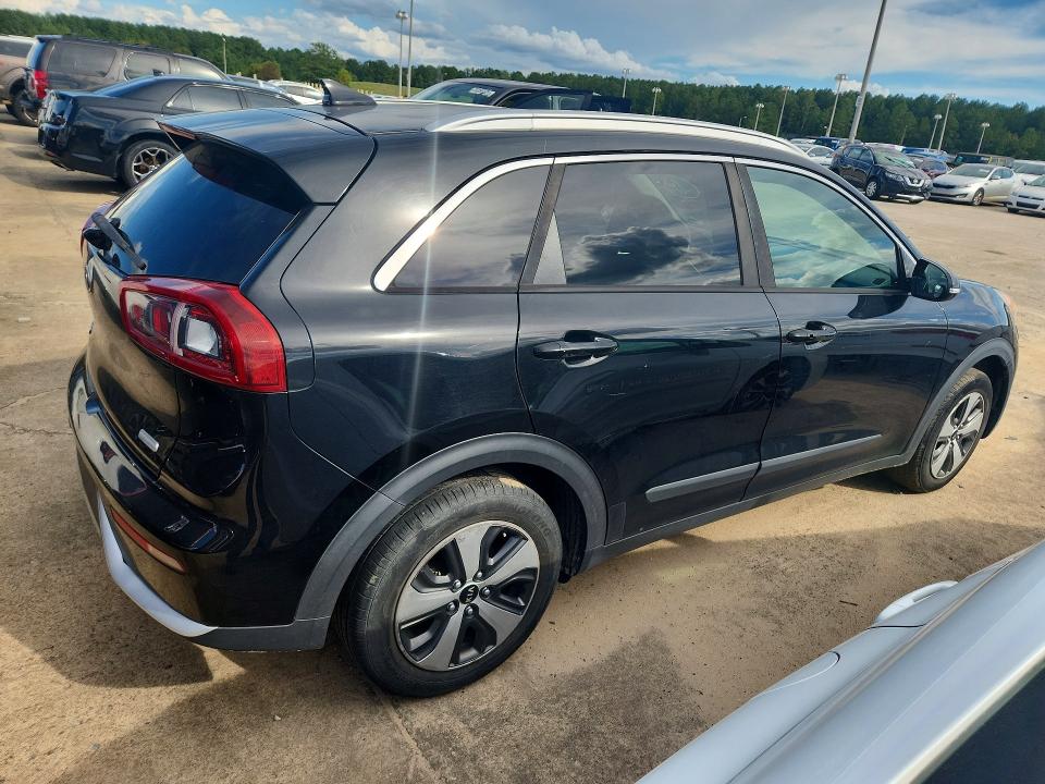 67930976 :رقم المزاد ، KNDCC3LC4H5065900 vin ، 2017 Kia Niro مزاد بيع