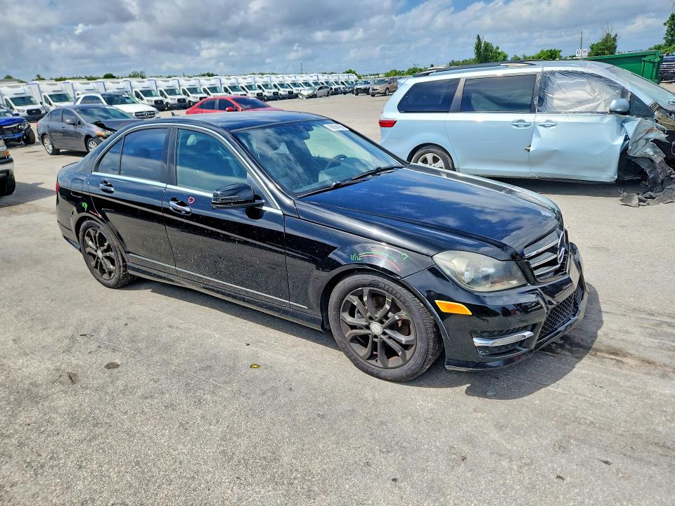 2014 Mercedes-benz C მანქანა იყიდება აუქციონზე, vin: WDDGF4HB6EG218538, აუქციონის ნომერი: 69564196
