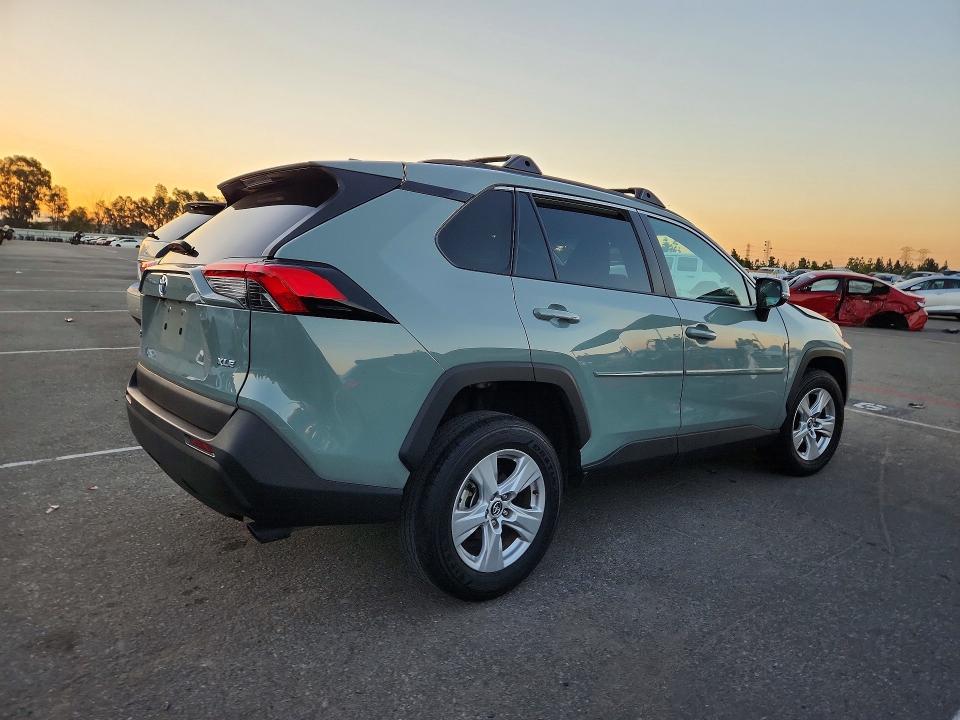 68595746 :رقم المزاد ، 2T3W1RFV6MC090563 vin ، 2021 Toyota Rav4 مزاد بيع