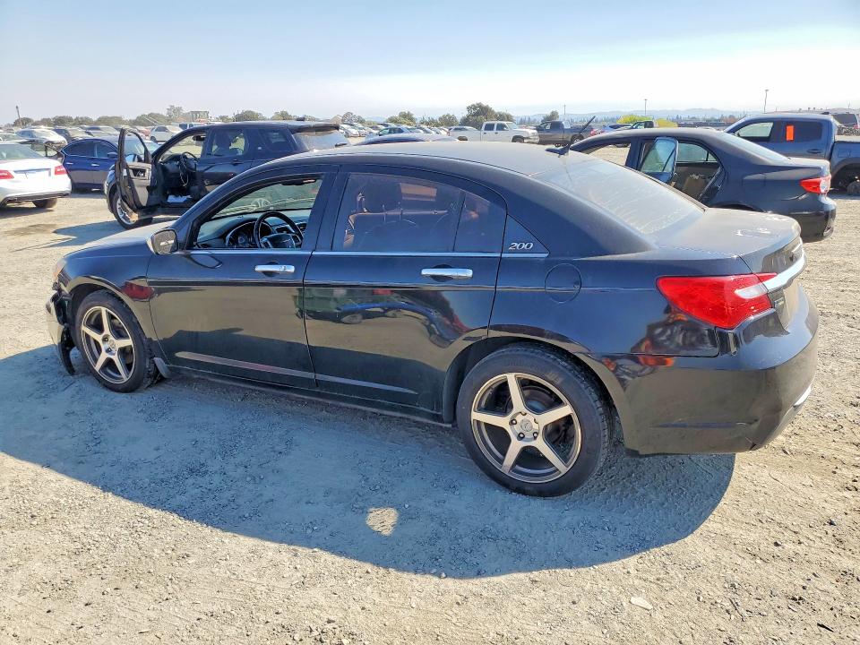 68765266 :رقم المزاد ، 1C3CCBCG2DN520271 vin ، 2013 Chrysler 200 مزاد بيع