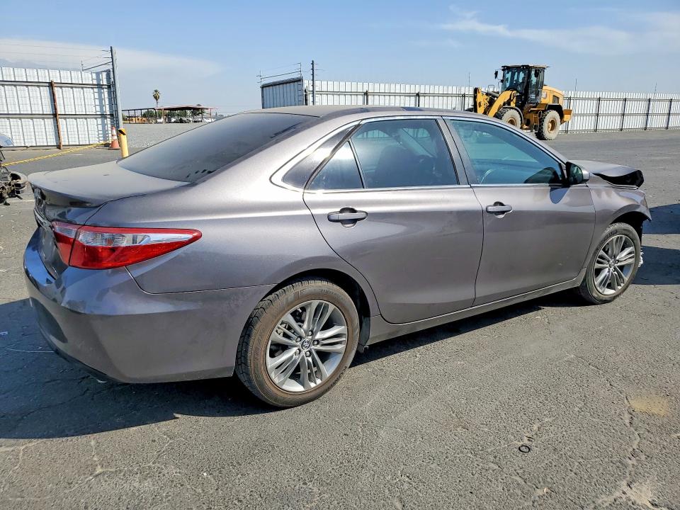69976836 :رقم المزاد ، 4T1BF1FK3GU116555 vin ، 2016 Toyota Camry مزاد بيع