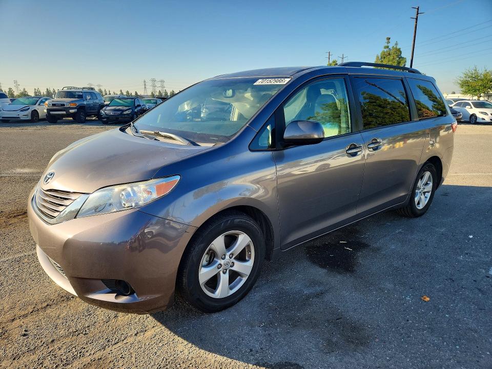 Auction sale of the 2016 Toyota Sienna, vin: 5TDKK3DC1GS762432, lot number: 70152986