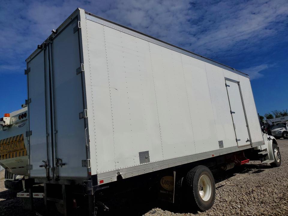 68074636 :رقم المزاد ، 1FVACWD39SHVL2360 vin ، 2025 Freightliner M2 مزاد بيع