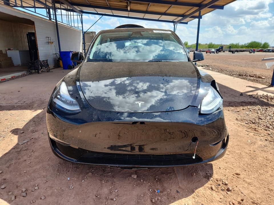 67827006 :رقم المزاد ، 7SAYGAEEXNF391887 vin ، 2022 Tesla Model Y مزاد بيع