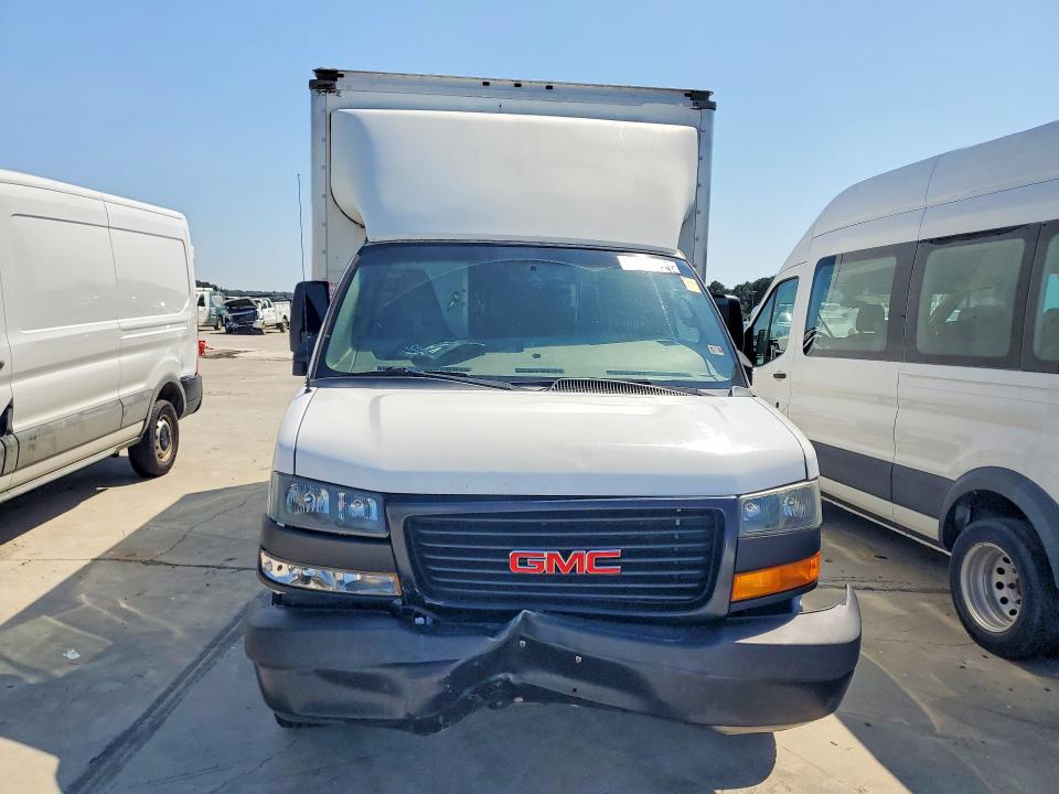 64380776 :رقم المزاد ، 1GD07RFP7J1220893 vin ، 2018 Gmc Savana مزاد بيع