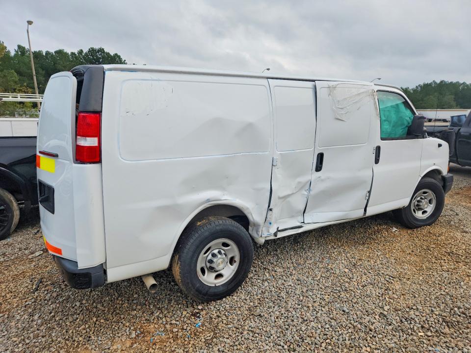 47590676 :رقم المزاد ، 1GCWGAFP8N1253519 vin ، 2022 Chevrolet Express G2500 مزاد بيع