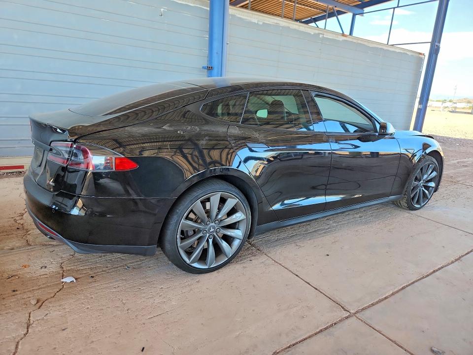 68563466 :رقم المزاد ، 5YJSA1H16EFP37365 vin ، 2014 Tesla Model S مزاد بيع