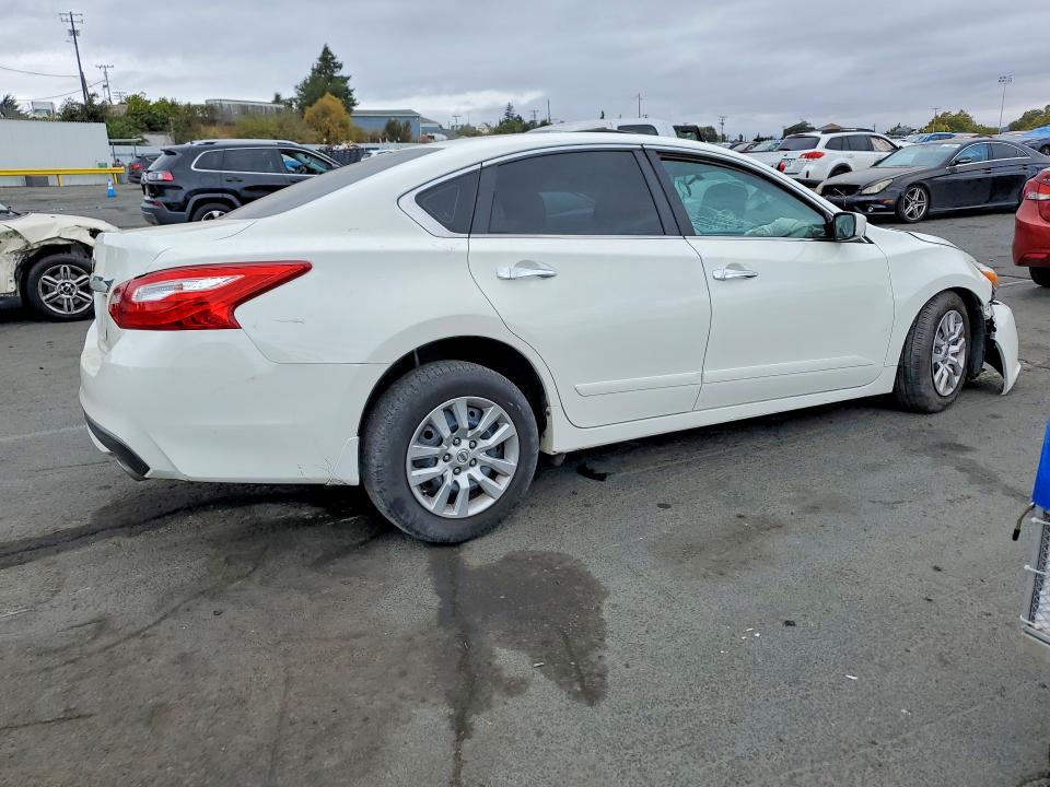 Auction sale of the 2017 Nissan Altima, vin: 1N4AL3AP2HC125252, lot number: 67880516