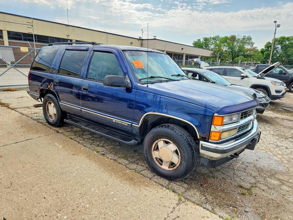 1999 Chevrolet Tahoe მანქანა იყიდება აუქციონზე, vin: 1GNEK13R9XJ322714, აუქციონის ნომერი: 66757856