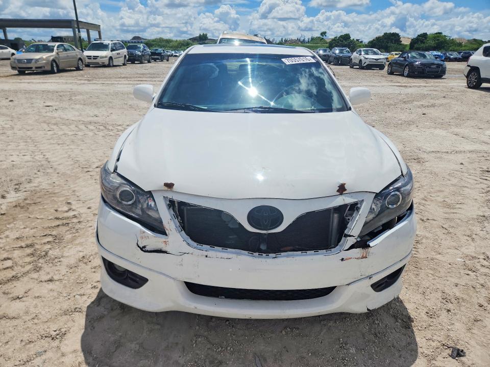 70557016 :رقم المزاد ، 4T1BF3EK2BU583035 vin ، 2011 Toyota Camry مزاد بيع