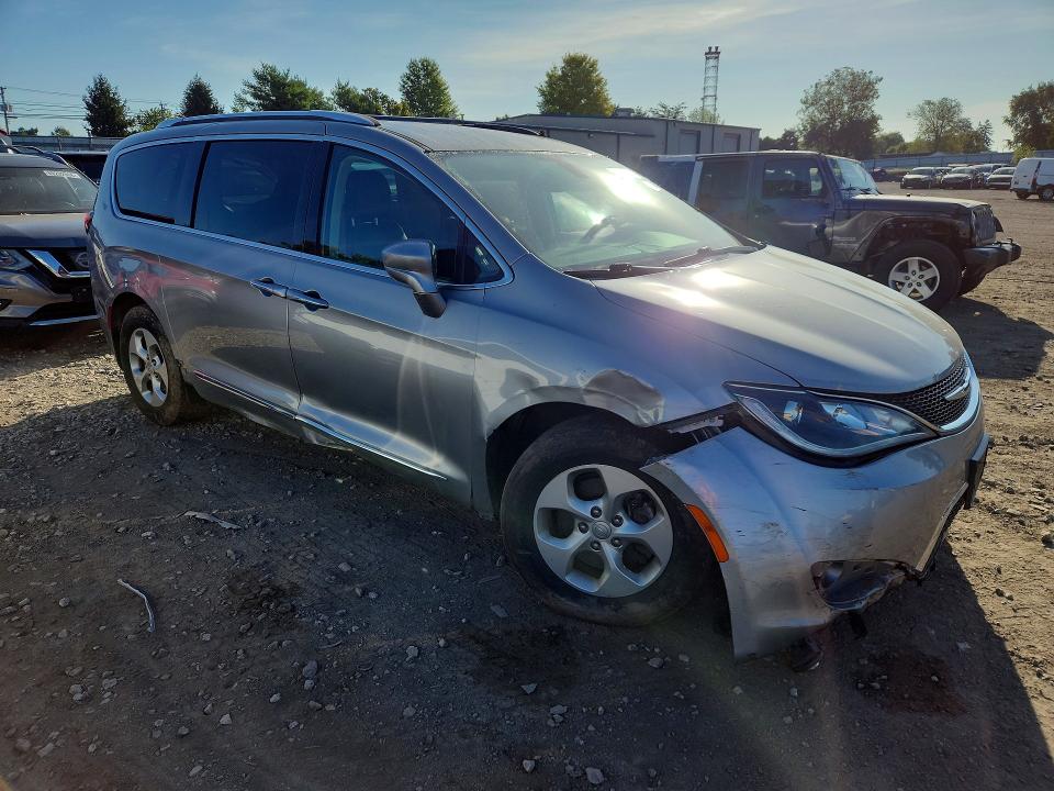 Продажа на аукционе авто 2017 Chrysler Pacifica, vin: 2C4RC1EG8HR704863, номер лота: 69141046
