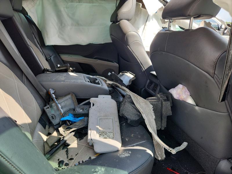 69120676 :رقم المزاد ، 4T1BZ1HK6JU008569 vin ، 2018 Toyota Camry مزاد بيع