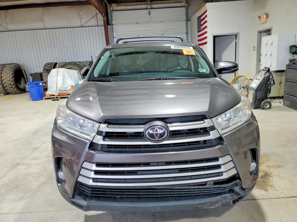 69096656 :رقم المزاد ، 5TDJZRFH6KS988459 vin ، 2019 Toyota Highlander مزاد بيع