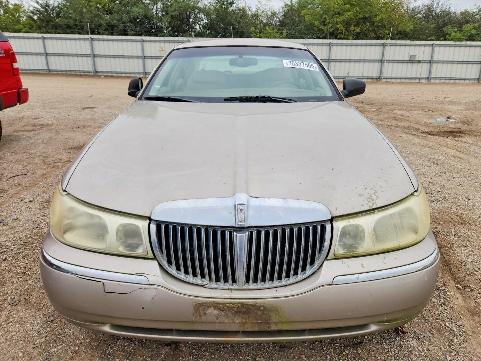 70387566 :رقم المزاد ، 1LNHM82W52Y603761 vin ، 2002 Lincoln Town Car مزاد بيع