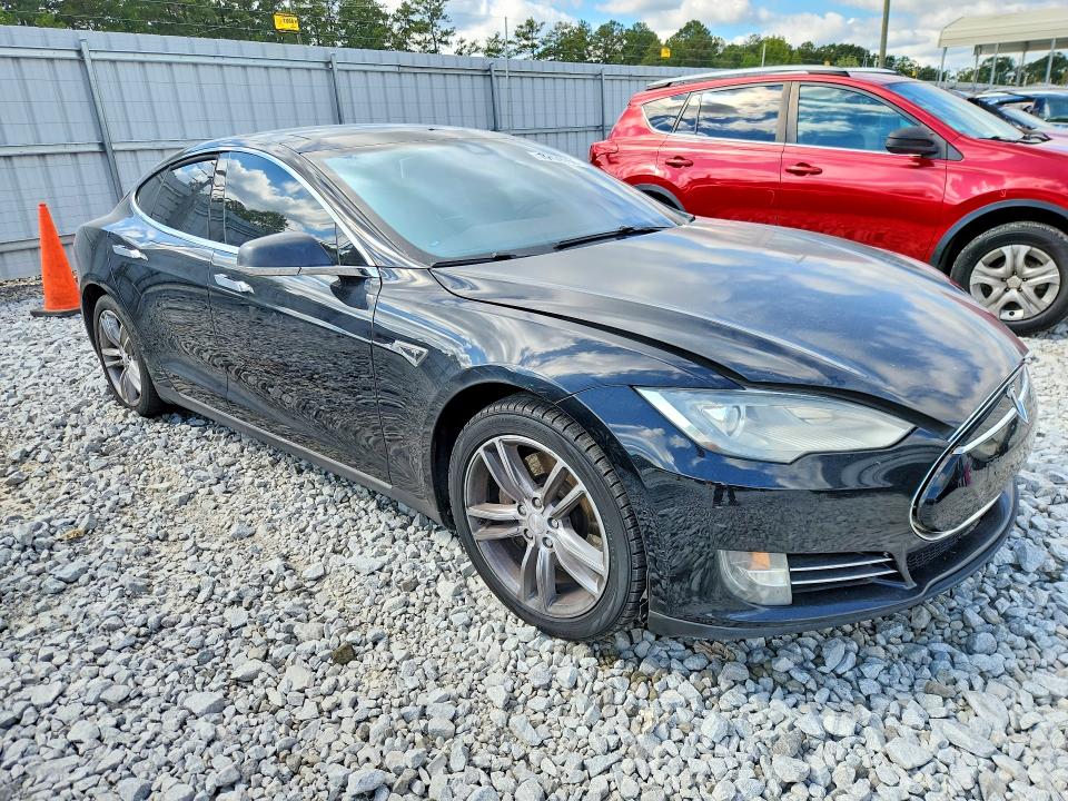 2015 Tesla Model S მანქანა იყიდება აუქციონზე, vin: 5YJSA4H1XFF080363, აუქციონის ნომერი: 70439766