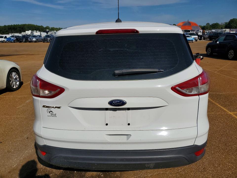 2015 Ford Escape მანქანა იყიდება აუქციონზე, vin: 1FMCU0F70FUB18732, აუქციონის ნომერი: 70444536