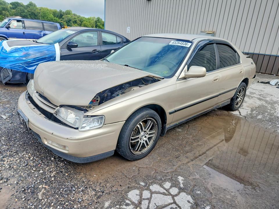 1995 Honda Accord მანქანა იყიდება აუქციონზე, vin: 1HGCD5632SA158094, აუქციონის ნომერი: 65264836