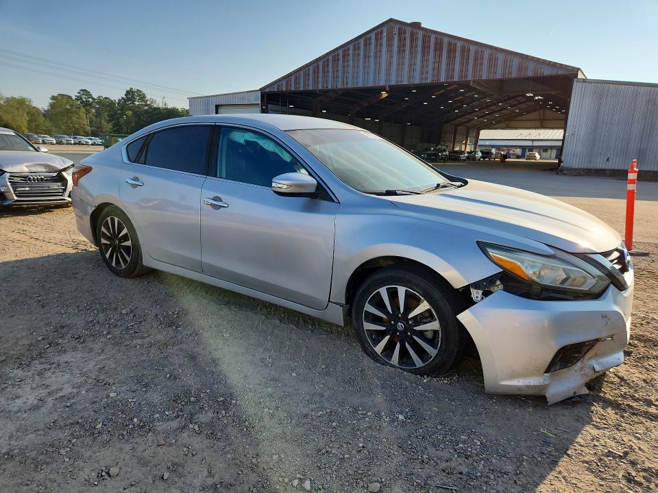 Продажа на аукционе авто 2018 Nissan Altima, vin: 1N4AL3APXJC199363, номер лота: 69082306