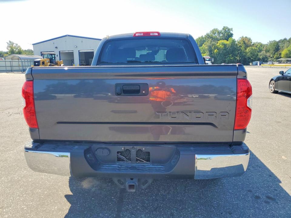 2018 Toyota Tundra მანქანა იყიდება აუქციონზე, vin: 5TFDW5F10JX725281, აუქციონის ნომერი: 69336276