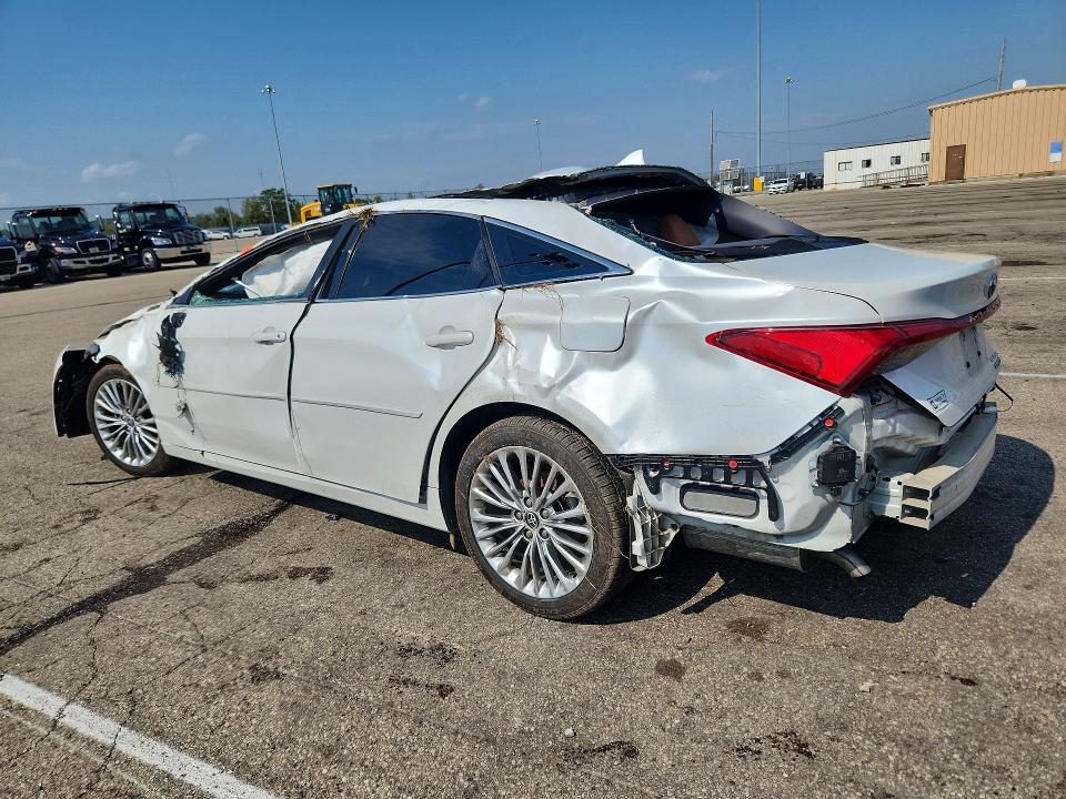 68775646 :رقم المزاد ، 4T1DA1AB4NU013382 vin ، 2022 Toyota Avalon مزاد بيع