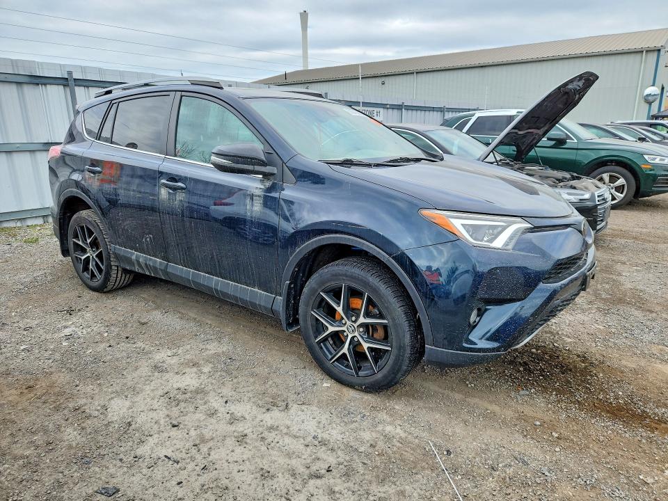 69043446 :رقم المزاد ، 2T3JFREV7JW702163 vin ، 2018 Toyota Rav4 مزاد بيع