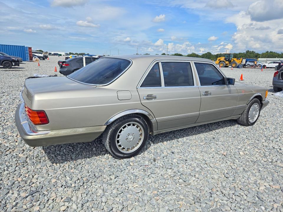 71215616 :رقم المزاد ، WDBCA39D3HA338420 vin ، 1987 Mercedes-benz 560 مزاد بيع