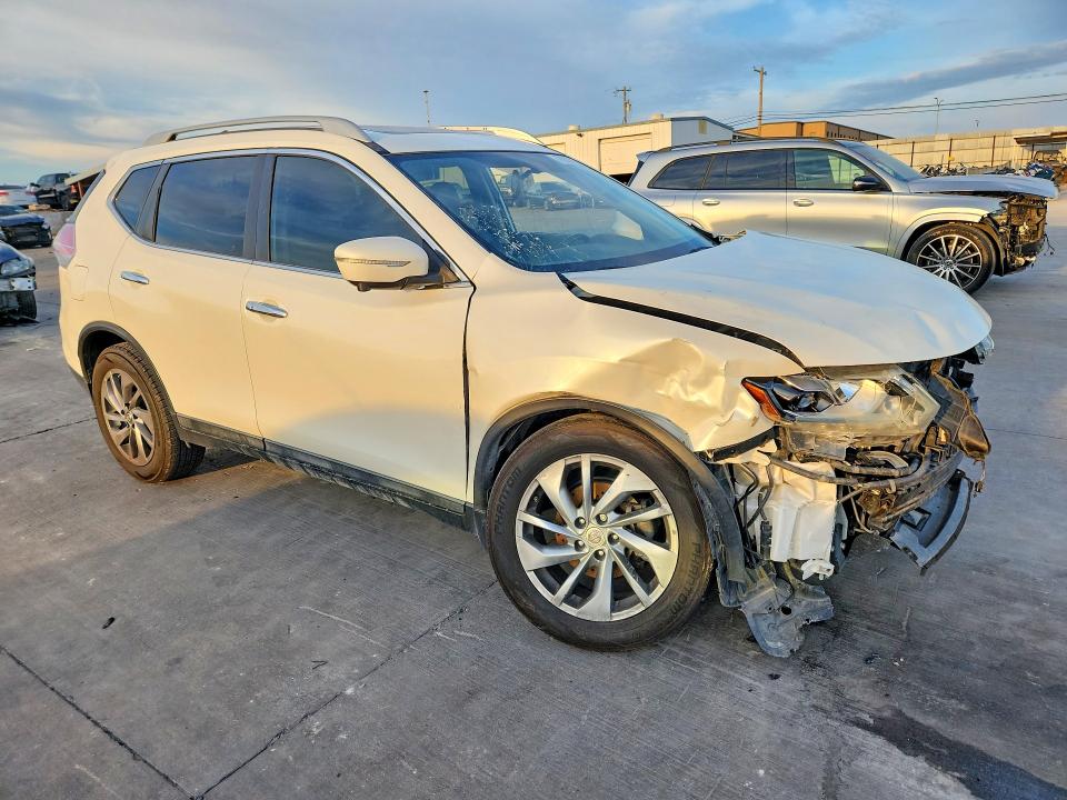 2015 Nissan Rogue მანქანა იყიდება აუქციონზე, vin: 5N1AT2MT8FC806330, აუქციონის ნომერი: 70652406