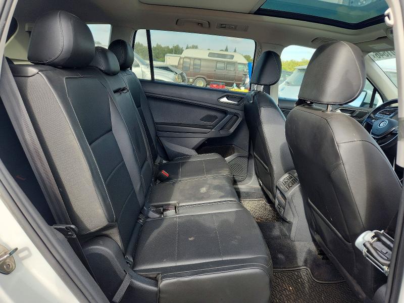 65601546 :رقم المزاد ، 3VV2B7AXXJM052842 vin ، 2018 Volkswagen Tiguan مزاد بيع