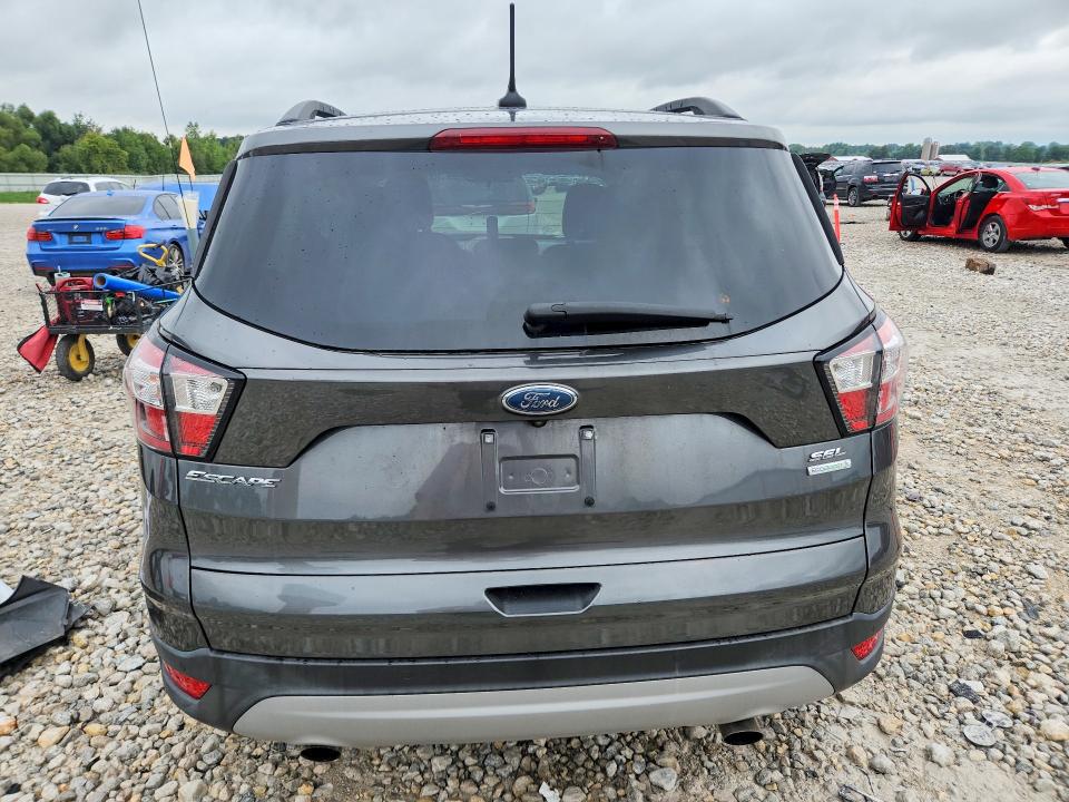 68305846 :رقم المزاد ، 1FMCU0HD3JUB20812 vin ، 2018 Ford Escape مزاد بيع