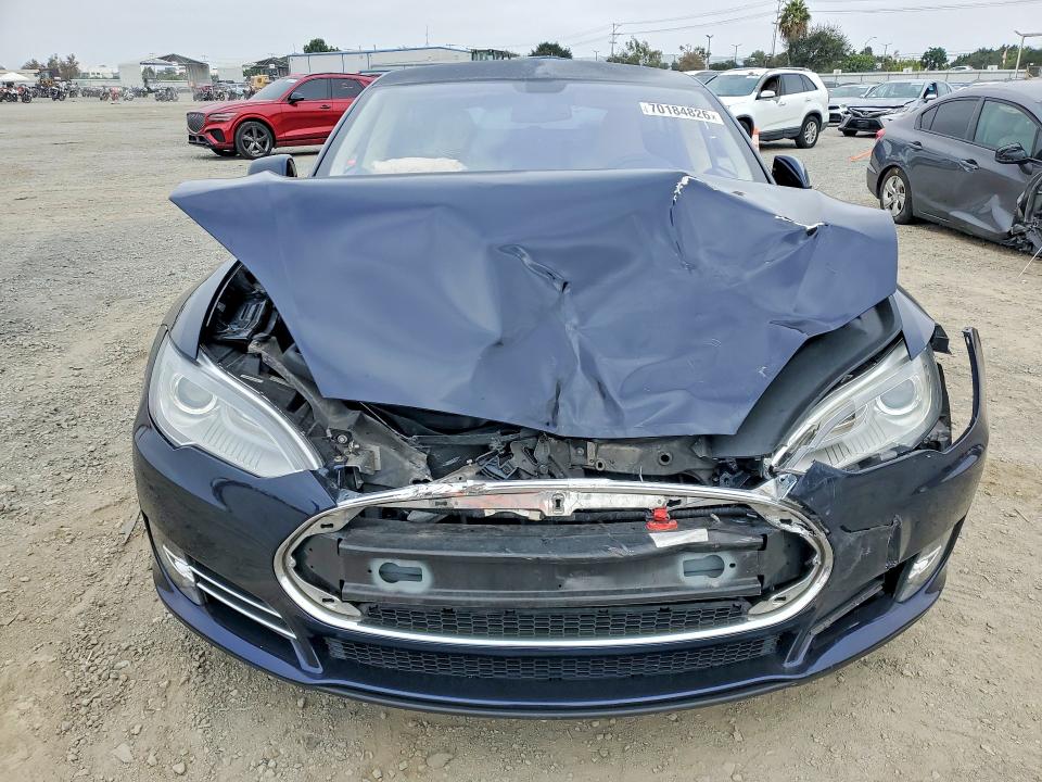 70184826 :رقم المزاد ، 5YJSA1CN1CFP01302 vin ، 2012 Tesla Model S مزاد بيع