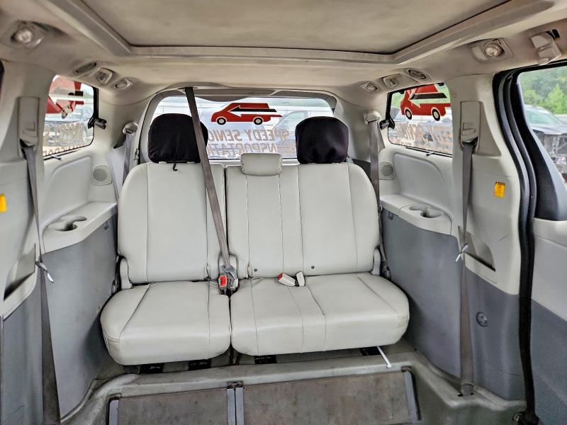 68234126 :رقم المزاد ، 5TDYK3DC0BS111053 vin ، 2011 Toyota Sienna مزاد بيع