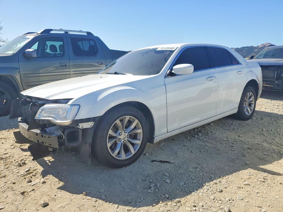2015 Chrysler 300 მანქანა იყიდება აუქციონზე, vin: 2C3CCAAG1FH818190, აუქციონის ნომერი: 70120446