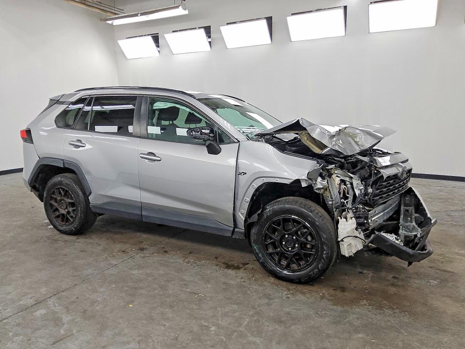 2021 Toyota Rav4 მანქანა იყიდება აუქციონზე, vin: 2T3H1RFV2MW136249, აუქციონის ნომერი: 66007046