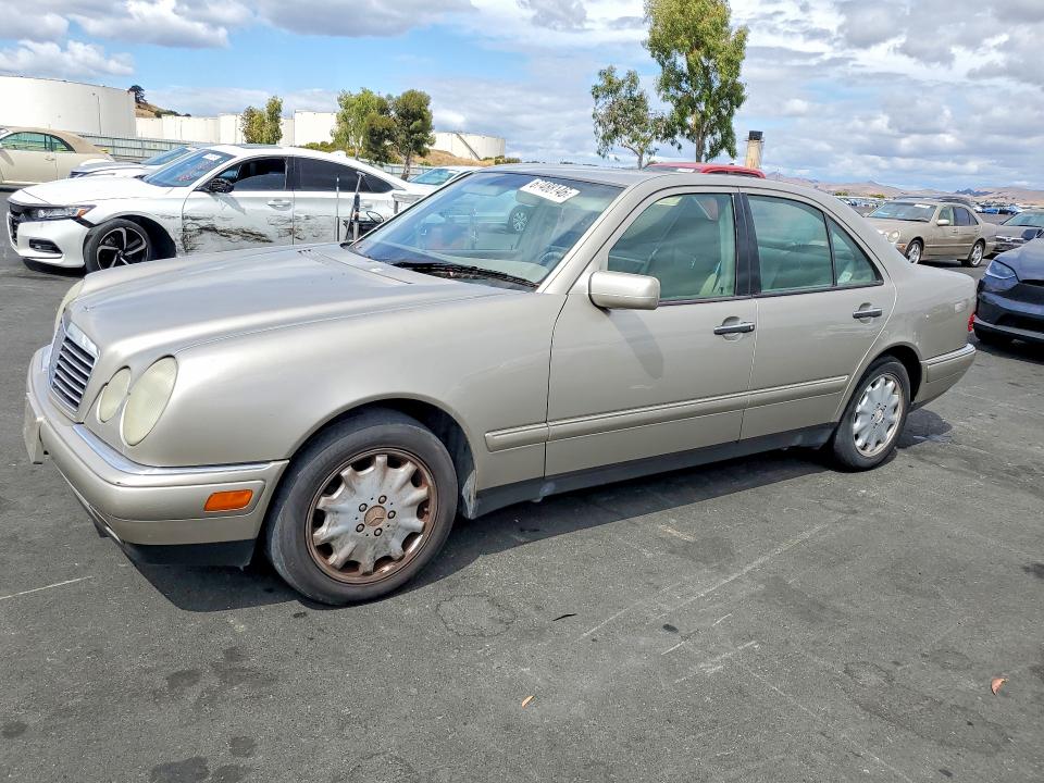 67488146 :رقم المزاد ، WDBJF65F0WA459114 vin ، 1998 Mercedes-benz E مزاد بيع