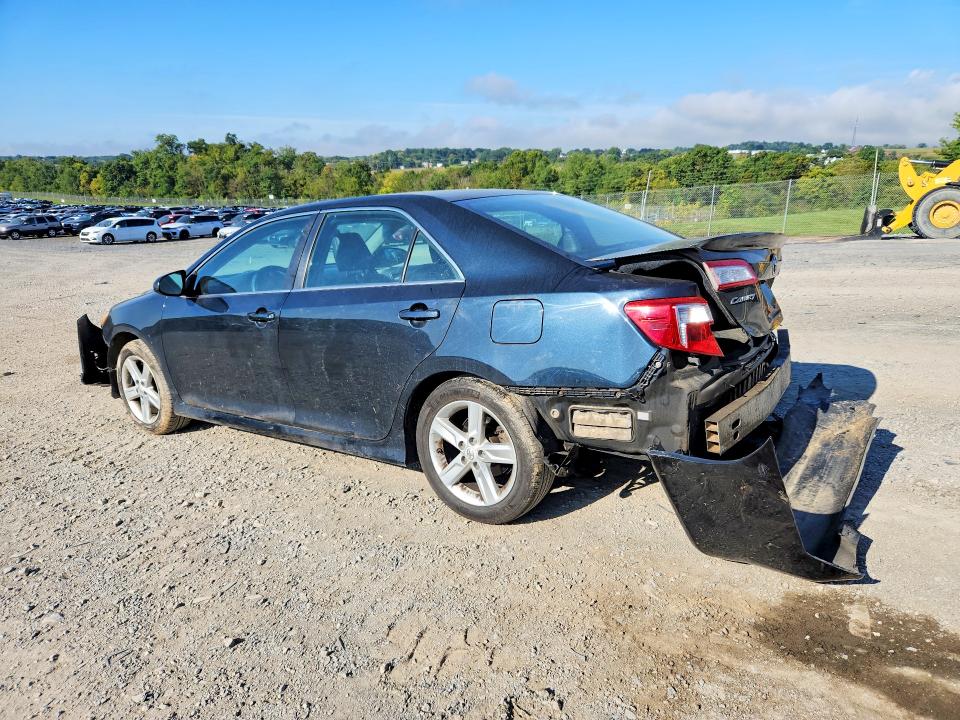 70687236 :رقم المزاد ، 4T1BF1FK1EU736804 vin ، 2014 Toyota Camry مزاد بيع