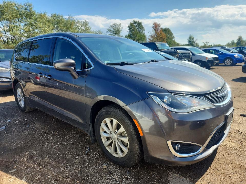 69173466 :رقم المزاد ، 2C4RC1FG0JR101801 vin ، 2018 Chrysler Pacifica مزاد بيع