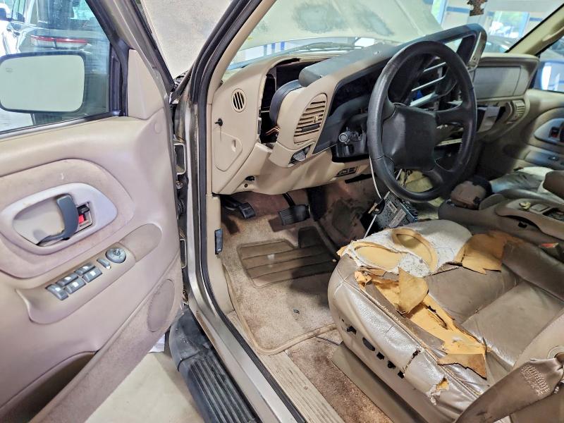 69733326 :رقم المزاد ، 1GKFK16R1XJ707097 vin ، 1999 Gmc Suburban مزاد بيع