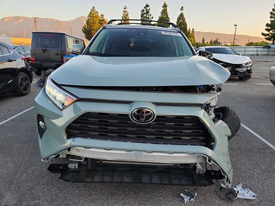 68595746 :رقم المزاد ، 2T3W1RFV6MC090563 vin ، 2021 Toyota Rav4 مزاد بيع