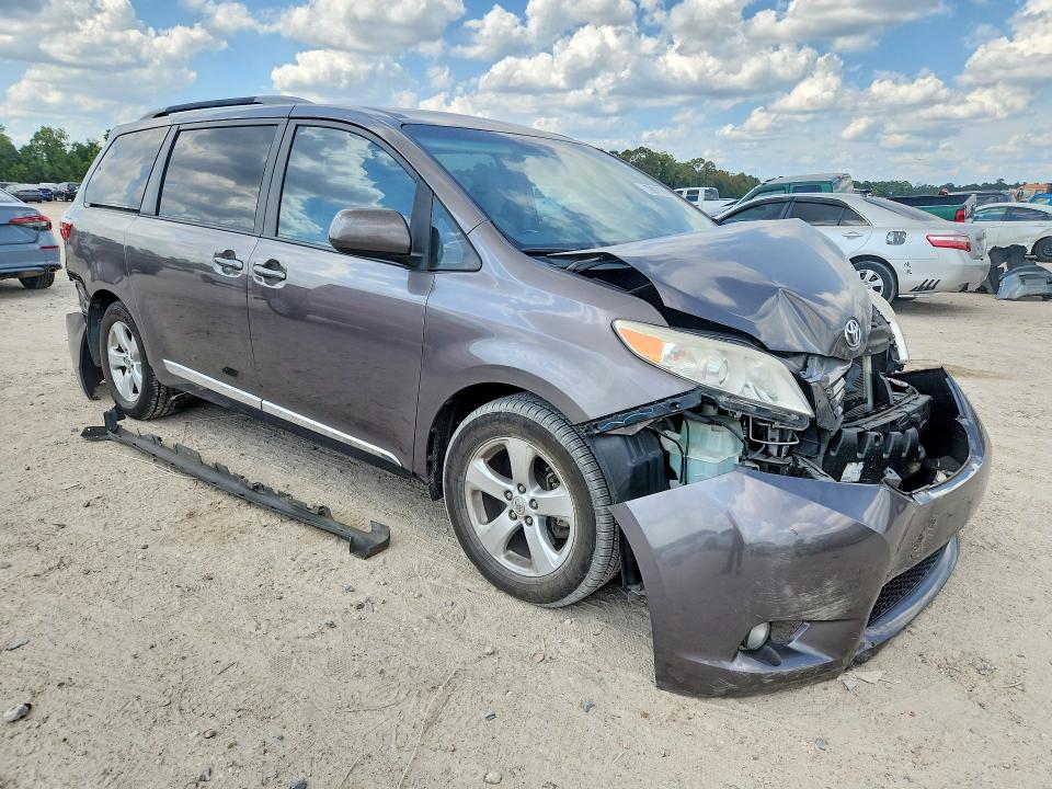 Aukcja sprzedaży 2016 Toyota Sienna, vin: 5TDKK3DC8GS710070, numer aukcji: 70017976