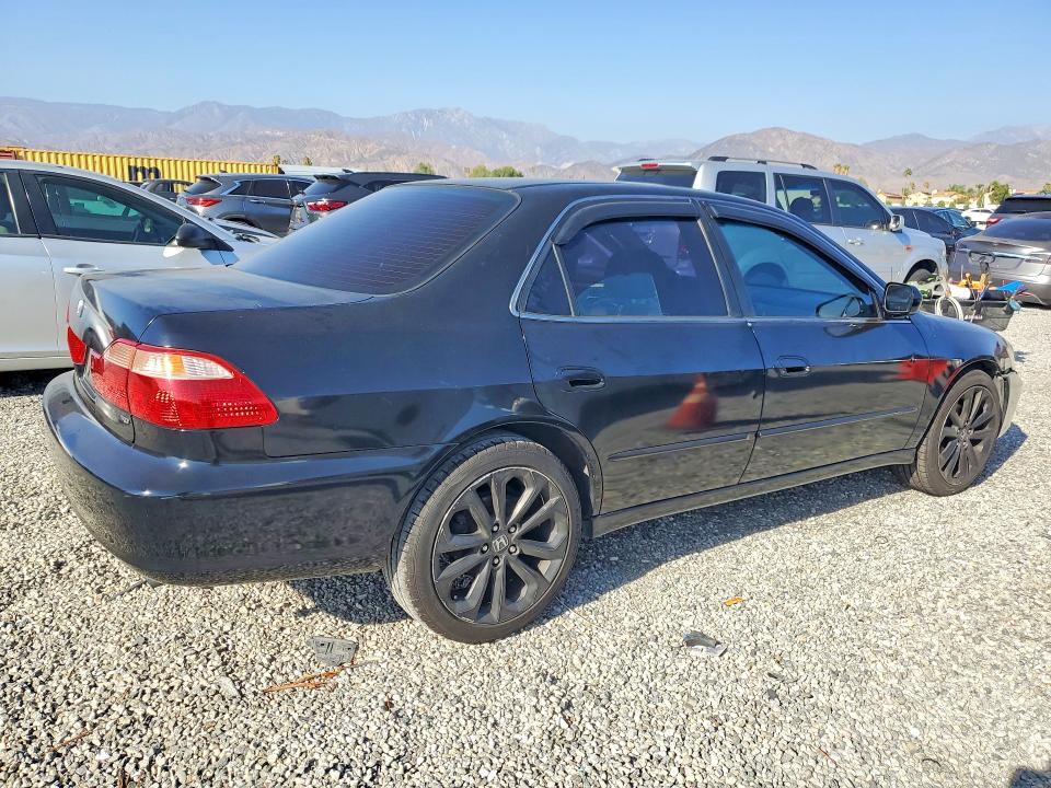 Продажа на аукционе авто 2000 Honda Accord, vin: 1HGCG1650YA071384, номер лота: 68972656