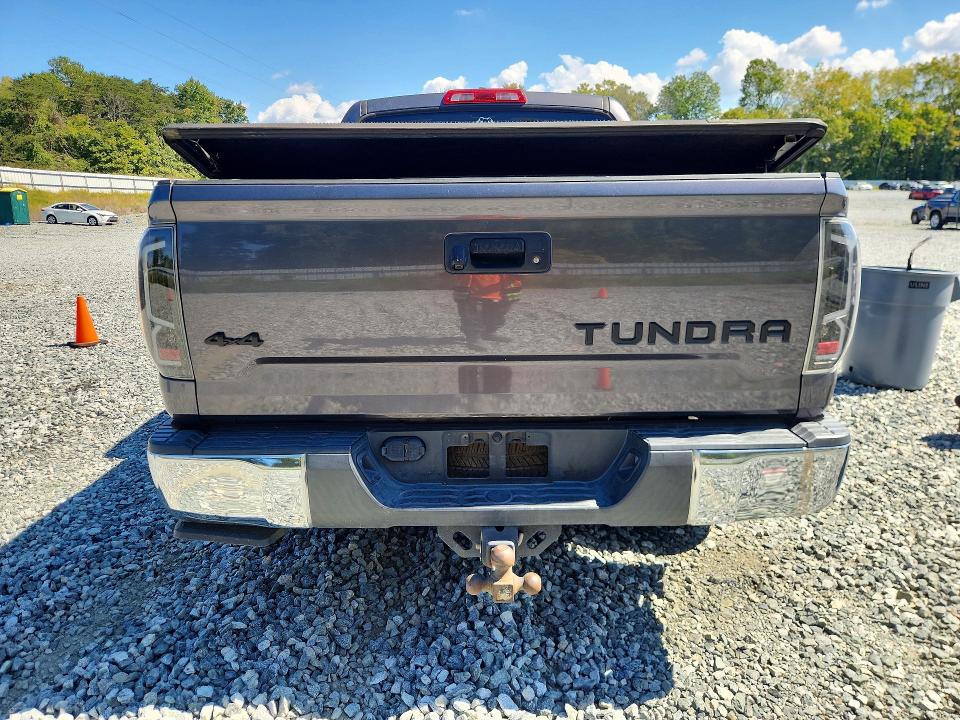 Продаж на аукціоні авто 2018 Toyota Tundra, vin: 5TFDW5F18JX741776, номер лоту: 71104046