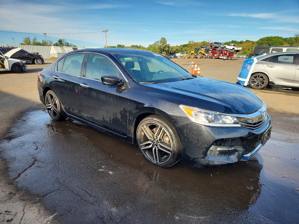 70414646 :رقم المزاد ، 1HGCR2F54HA306353 vin ، 2017 Honda Accord مزاد بيع