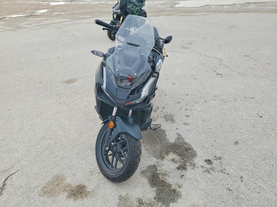 67536546 :رقم المزاد ، MLHKF5459V5300007 vin ، 2027 True Adv160 مزاد بيع