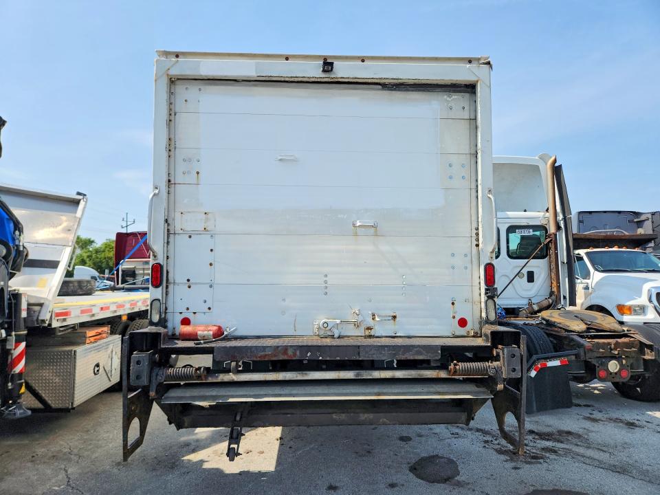 63336336 :رقم المزاد ، 3ALACWDTXHDJF8285 vin ، 2017 Freightliner M2 مزاد بيع